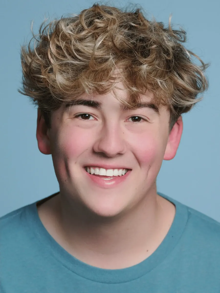 Elliot Choate as Henry