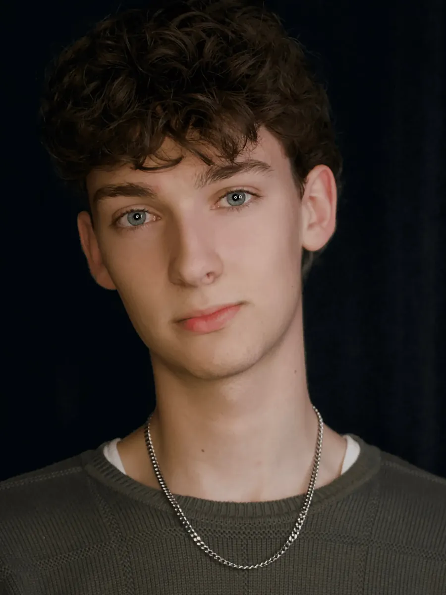 Elliot Sullivan as Ensemble / Swing
