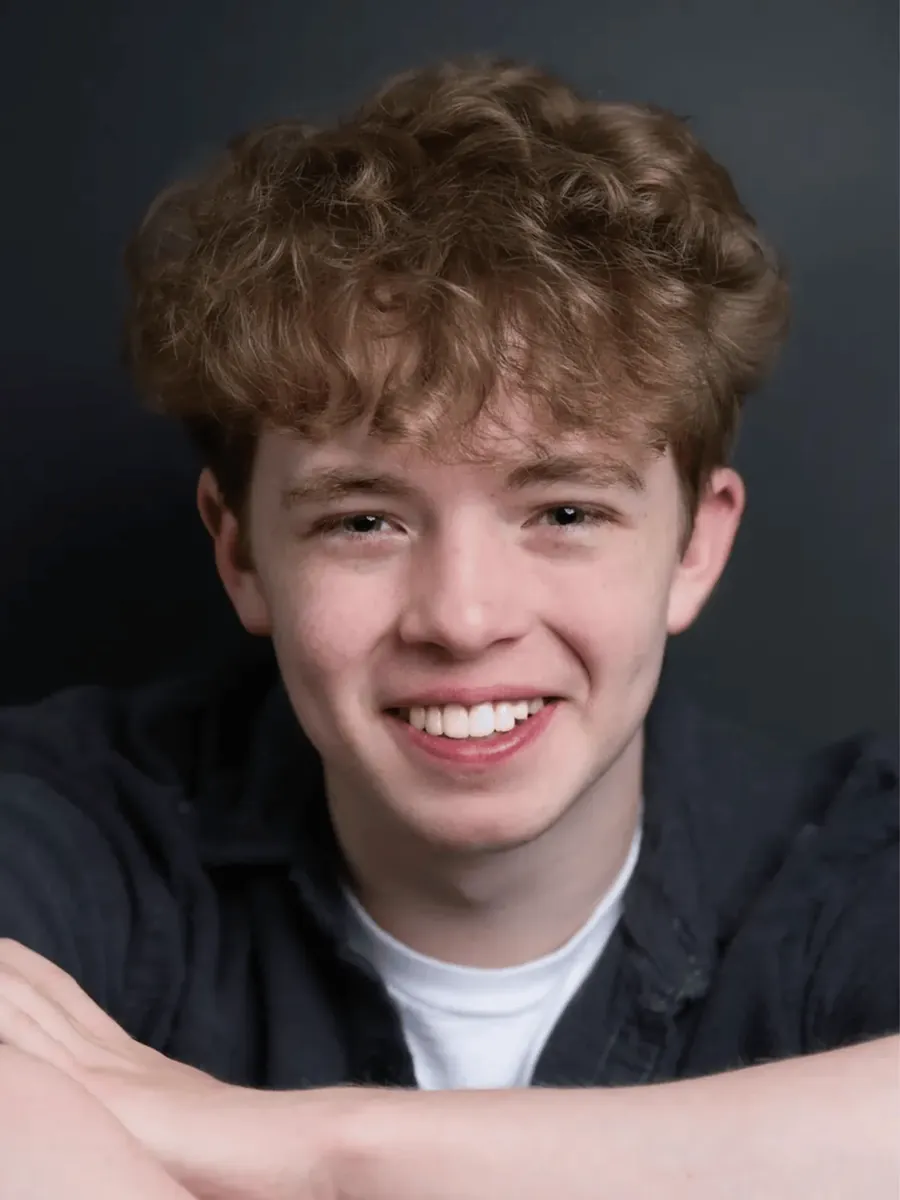 Jonah Uffelman as Nikolas / The Guard